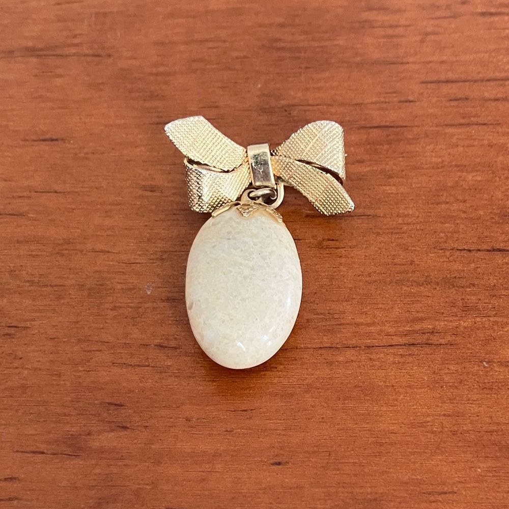 Vintage Costume Jewelry Brooch Pin
